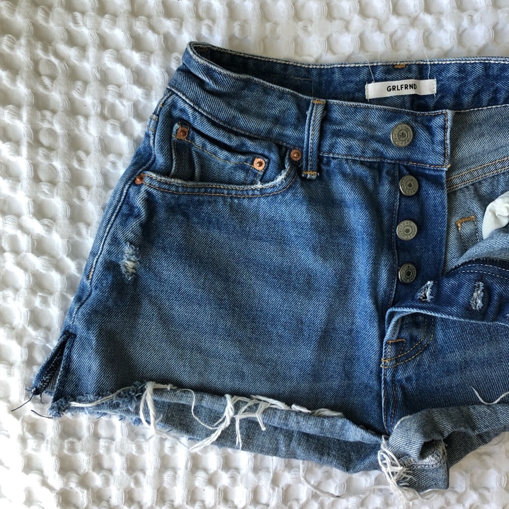 GRLFRND ‘Cindy High-Rise Cut Off Short’